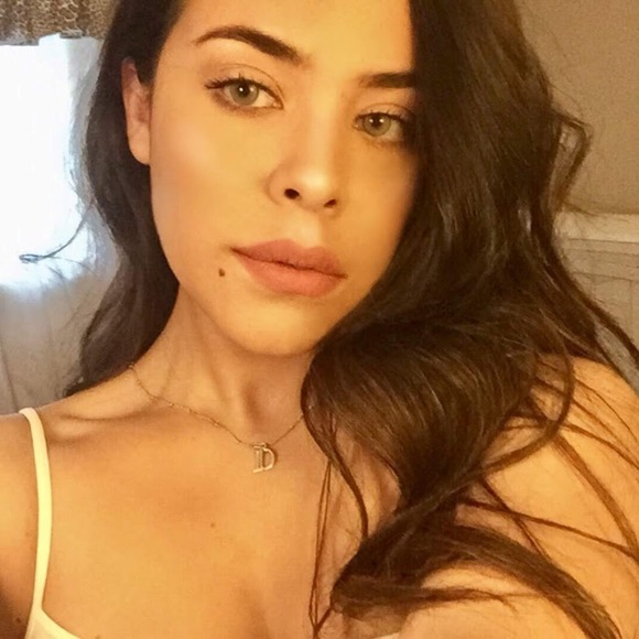 Meet your Posher, Dalila - Picture 1 of 1